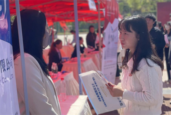 cf46db9f42974ef1a82119c6d5b9628e