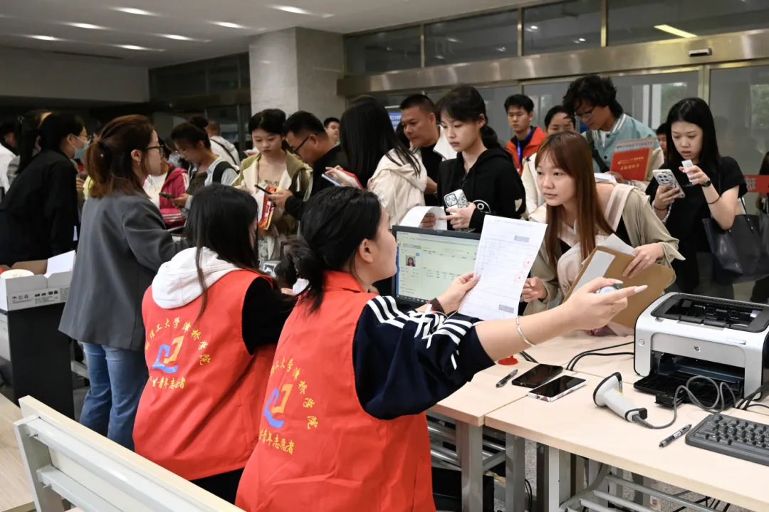 608dee313b5c4d1ebb410f81a893233e