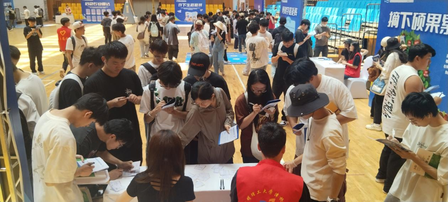 3e7c7c7d-454c-41df-b751-8aae210cf963